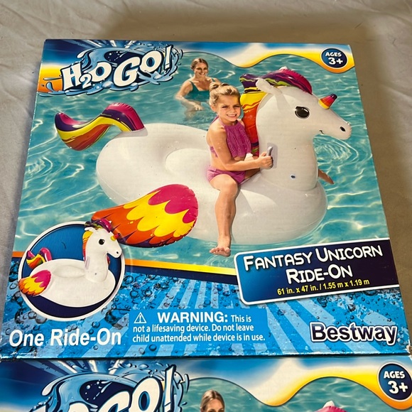 Pair of Pool Float Fantasy Unicorn Ride-on’s - NWT - Picture 2 of 3